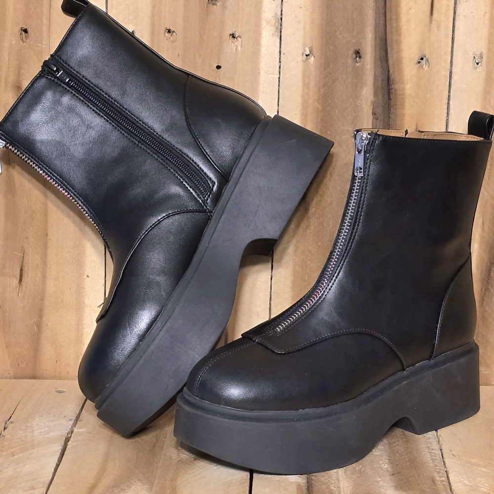 WILD FABLE Womens 7 M Black Vegan Platform Lug Zip Fashion Ankle Boots